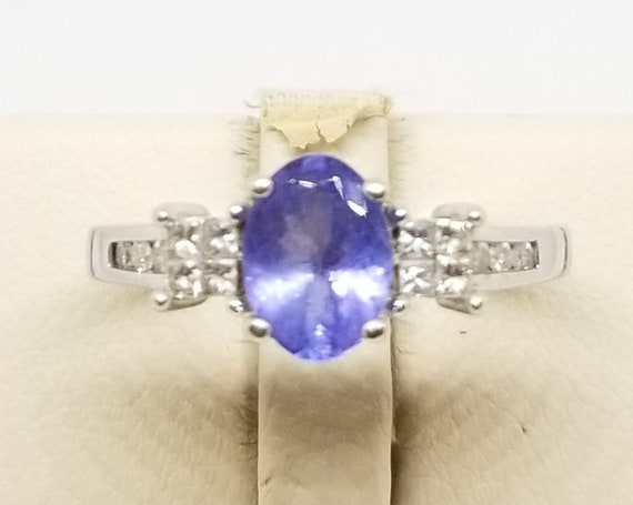 Z107 Vintage 14K White Gold Ring with Tanzanite a… - image 1