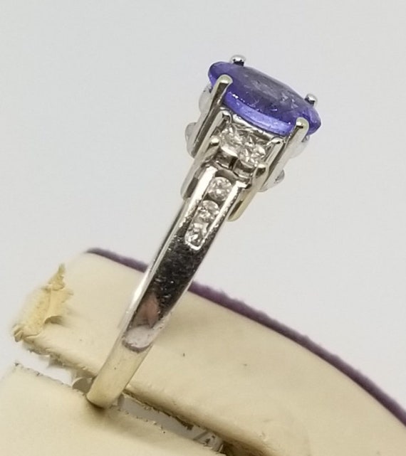 Z107 Vintage 14K White Gold Ring with Tanzanite a… - image 2