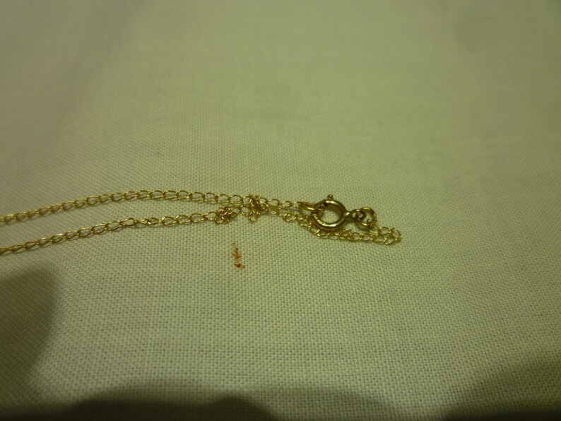 X64 10K Yellow Gold /& Opal Stud Earrings and Pendant on a 10K Chain.
