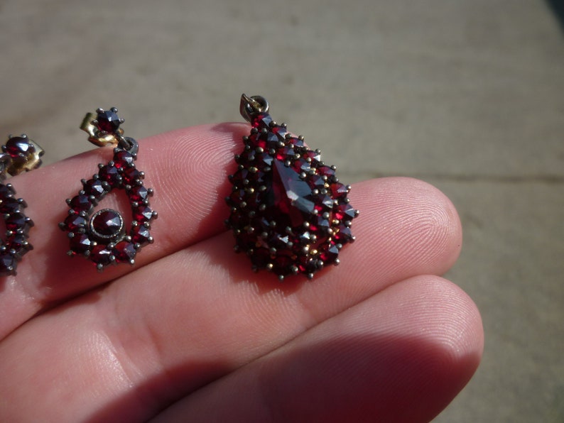 S44 Vintage .900 Silver with Bohemian Garnets Pendant /& Earring Set.