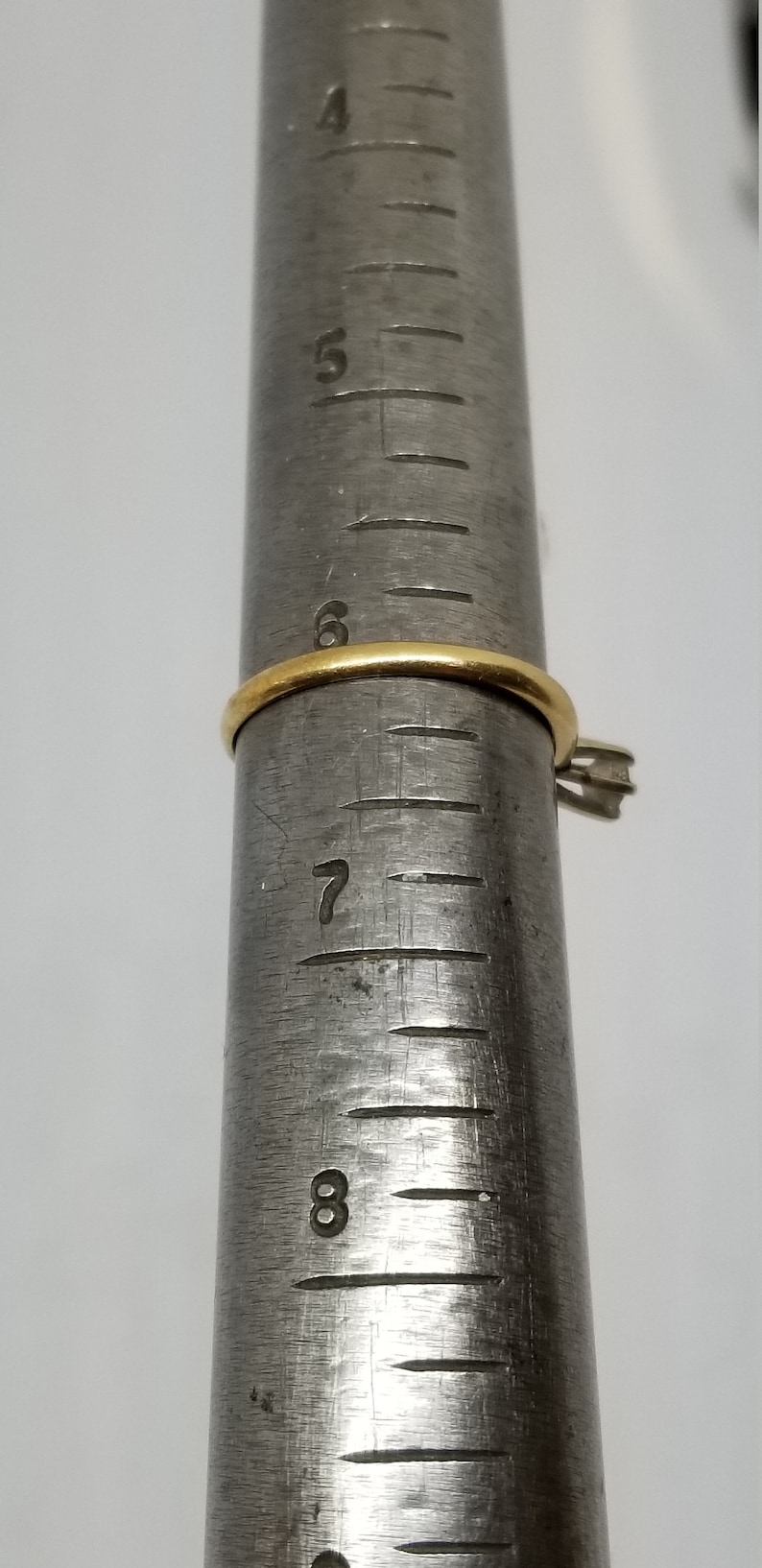 Size 5.75. Z80 Vintage 14K Yellow Gold Ring with a 20 Point Diamond