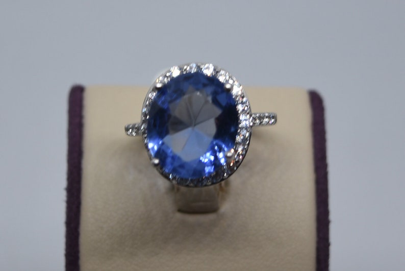 Size 8. FA305 Vintage Sterling Multi-Stone Ring