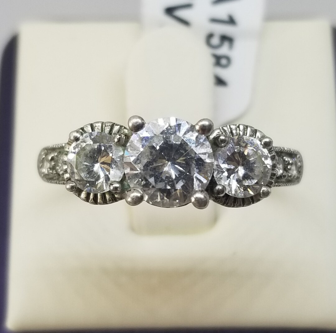 FA1584 Vintage 925 Sterling Silver Cubic Zirconia Ring, Size 9.0