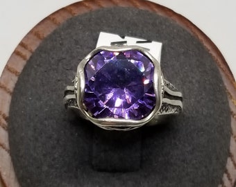 FA4870 Vintage NWOR of Paz Sterling with Amethyst Textured Ring, Size 5.75.