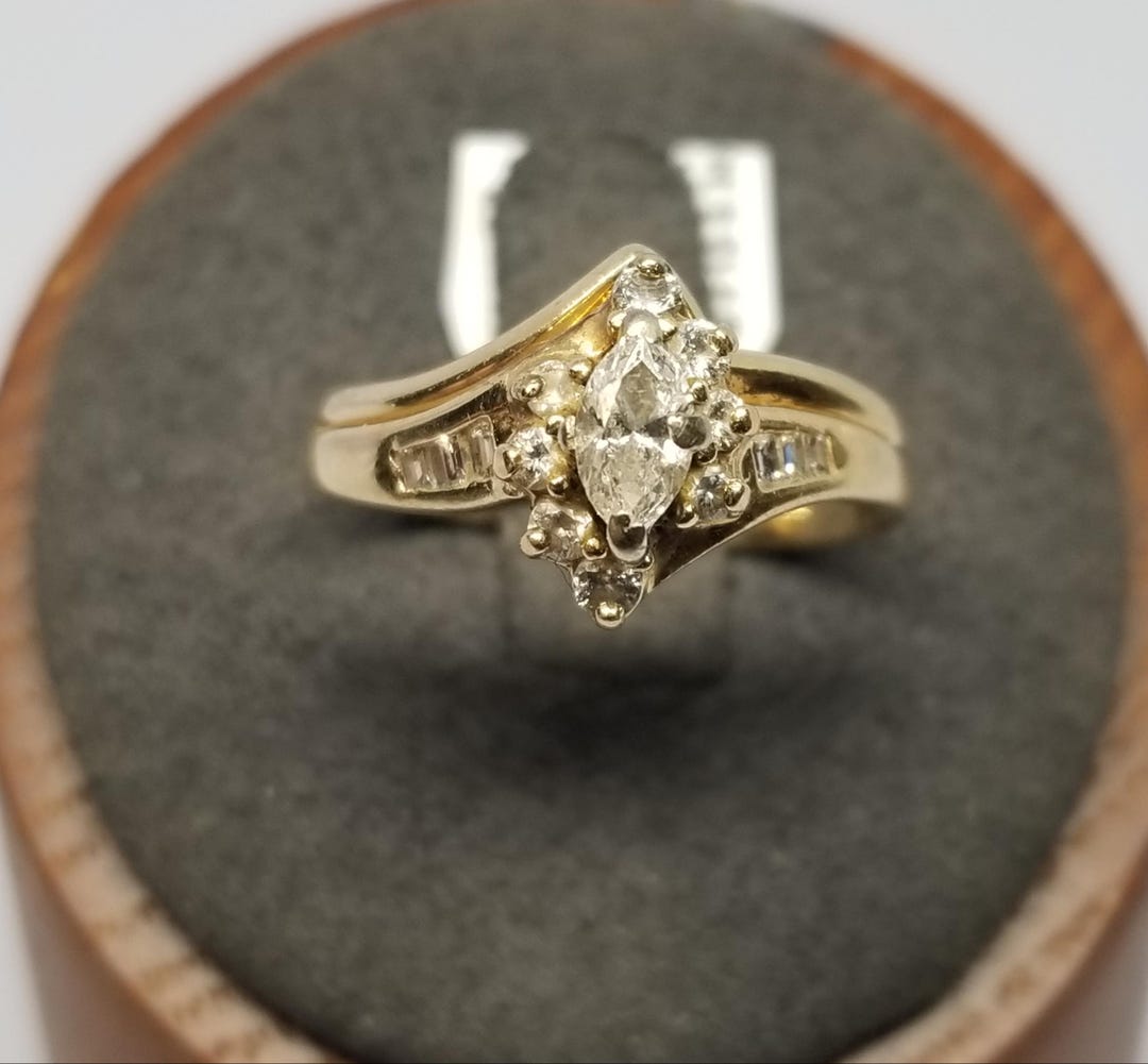Z2650 Vintage 14K Yellow Gold With an Est. .25 Marquis Diamond