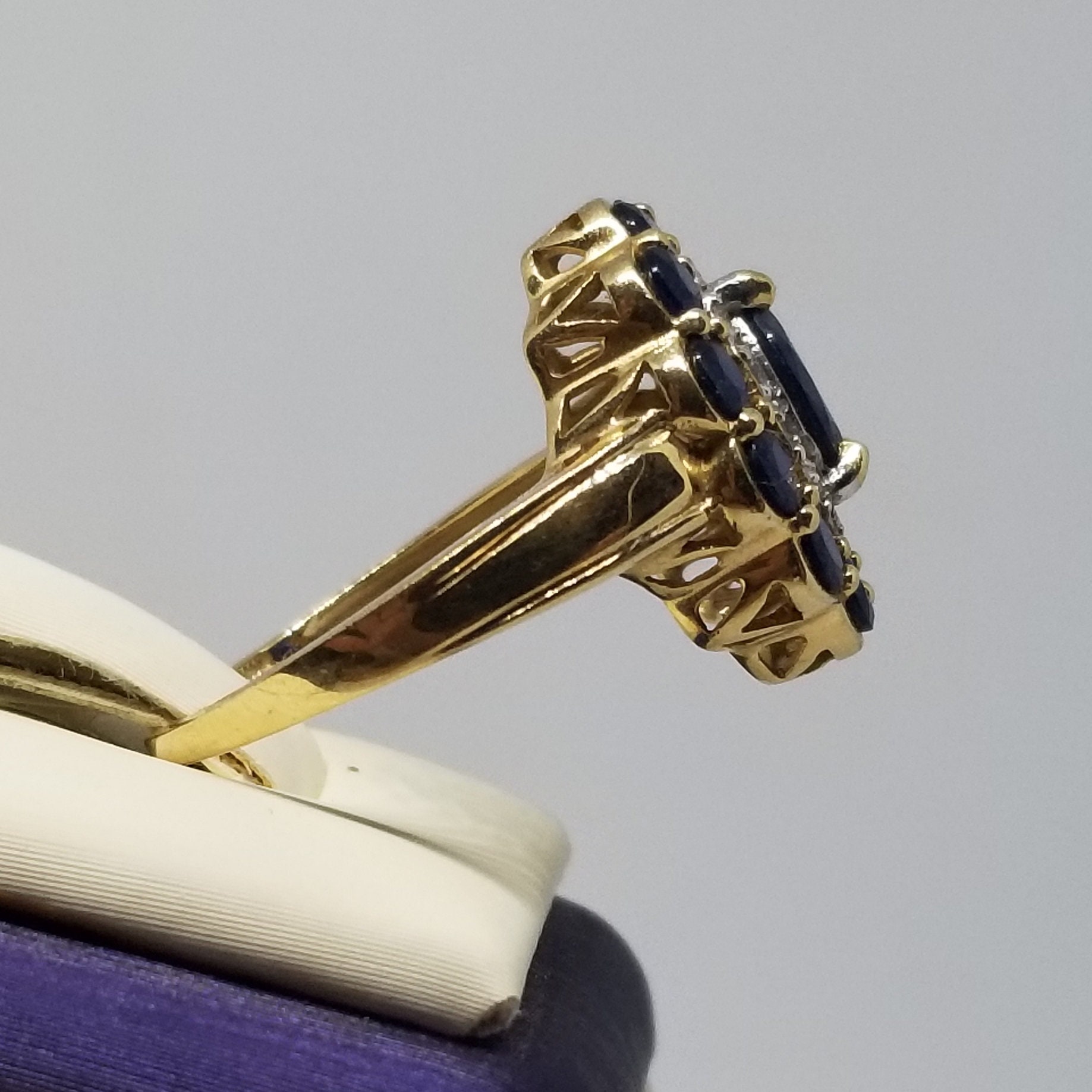 Z1539 Vintage Thailand 14K Yellow Gold With Sapphires and Z1539 Vintage Thailand 14K Yellow Gold With Sapphires and