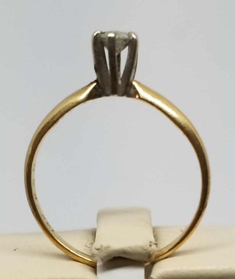 Size 5.75. Z80 Vintage 14K Yellow Gold Ring with a 20 Point Diamond