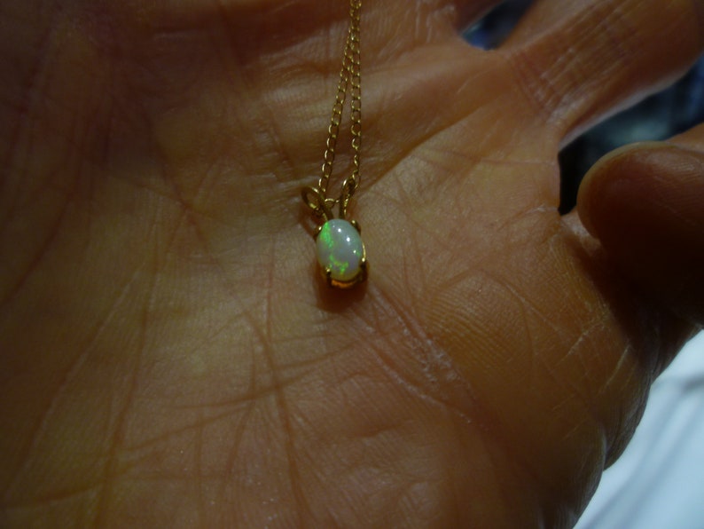 X64 10K Yellow Gold /& Opal Stud Earrings and Pendant on a 10K Chain.