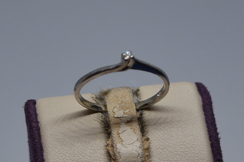 A290 Vintage 10K White Gold Diamond Ring Size 6.75.