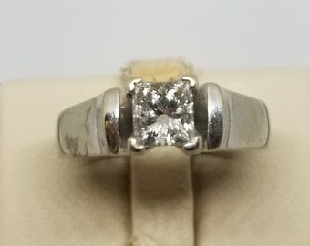 Z183 Vintage 14K White Gold Ring with a .99 Carat Princess Diamond, Size 5.25.