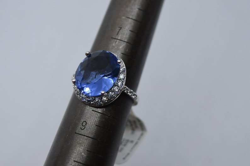Size 8. FA305 Vintage Sterling Multi-Stone Ring