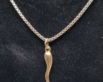 Z1964 Vintage 14K Yellow Gold Chili Pepper Pendant.