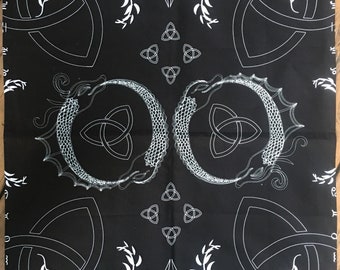 Ouroboros Dragon Tarot Altar Cloth - Spirit Cloth - Trinity Cloth - Dragon Snake - 78Tarot 78Tarot Mythique - Noir et blanc