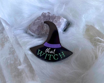 Cette sorcière en émail pailleté épingle - épinglette - épingle sorcière - épingle magique - épinglette autonomisante - épingle à chapeau de sorcière - épingle wicca