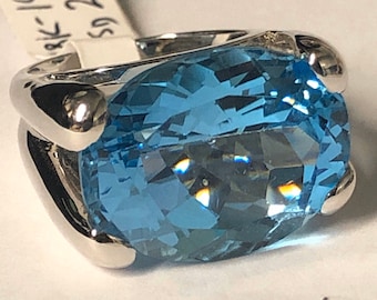 18K White Gold Blue Topaz Ring Item SN23