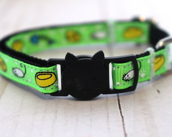 Collar verde brillante para gatos con ratones, cascabeles, peces y huellas de patas: un bonito collar con cascabel para gatitos, gatos pequeños y grandes.