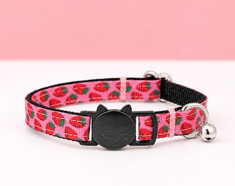 Collar para gato con estampado de fresas – Collar rosa para gatitos con cierre de seguridad y cascabel