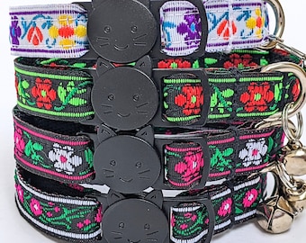 Niedliche gestickte Blumenkatze oder kleine Hundehalsbänder | Rosa, Lila, Rot, Weiß Blumen | Frühling Girly Extra kleine Halsbänder | Ausgebrochen Mit Glocke