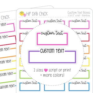 Puede incluir: Hojas de pegatinas con cajas rectangulares de colores, cada una con la etiqueta "custom text". Las pegatinas son de varios colores, incluyendo rosa, rojo, naranja, amarillo, verde, azul y morado. También se ve el texto "2 sizes script or print + more colors!"