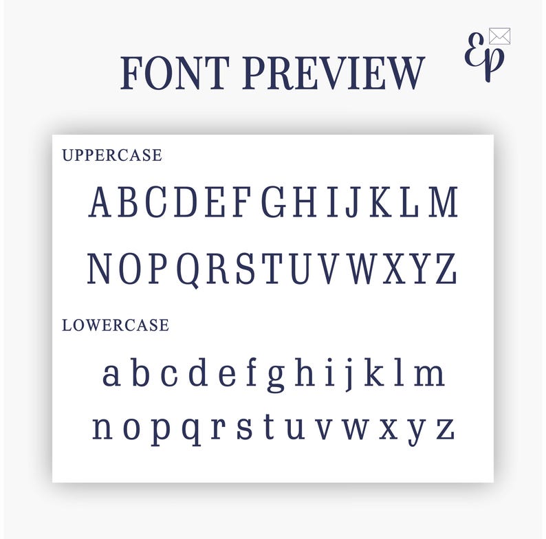 Może przedstawiać: Biała karta wyświetla podgląd czcionki z wielkimi i małymi literami w granatowej czcionce szeryfowej. Słowa "FONT PREVIEW" znajdują się na g&oacute;rze. Karta ma małe logo w prawym g&oacute;rnym rogu.