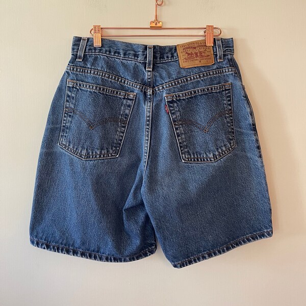 short en jean Levi's vintage des années 90, taille haute de 27,5 pouces