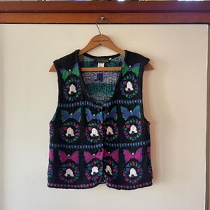 Vintage 80’s Holiday Christmas Wreath Sweater Vest size M novelty sweater by CULLINANE