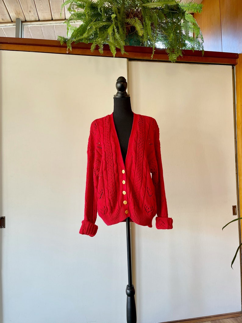Vintage 90\u2019s Cable Knit Chunky Cardigan Red Cotton Classic size M Hunters Run Wooden Buttons