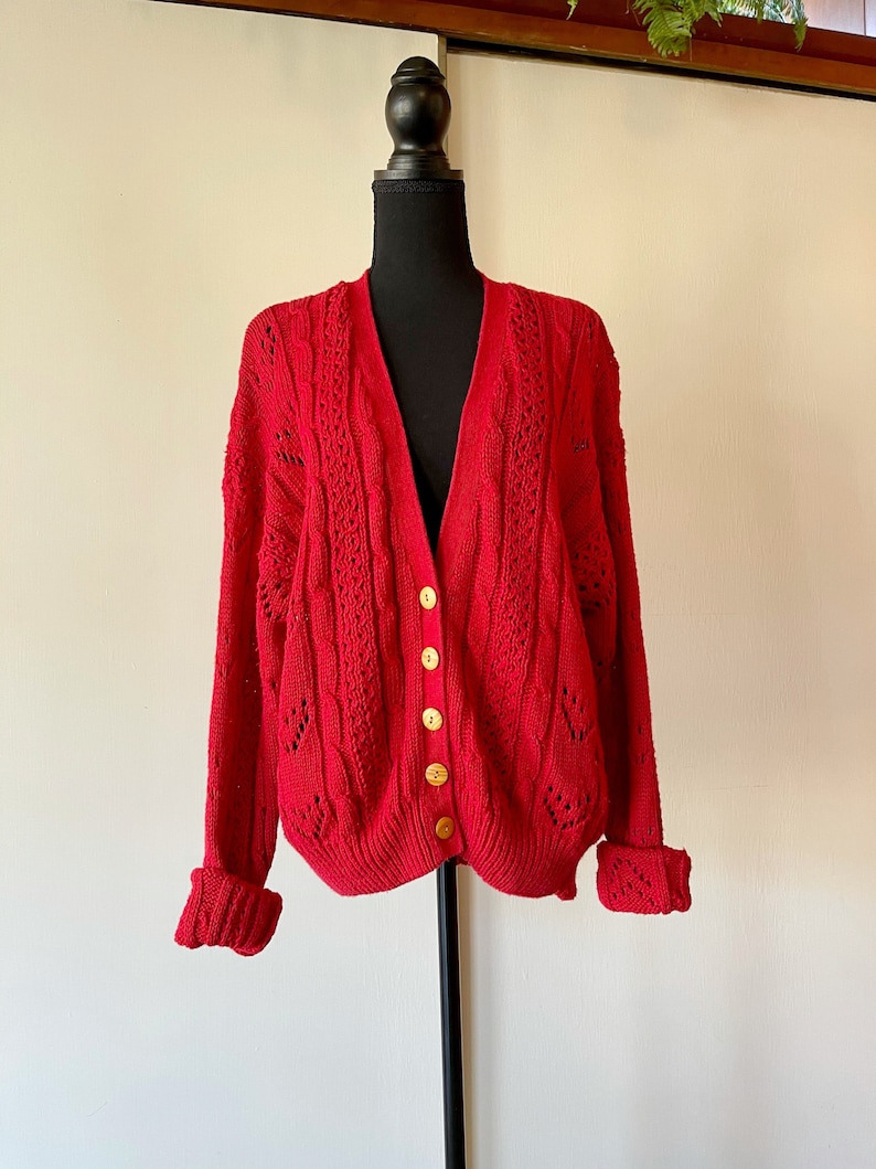 Vintage 90\u2019s Cable Knit Chunky Cardigan Red Cotton Classic size M Hunters Run Wooden Buttons