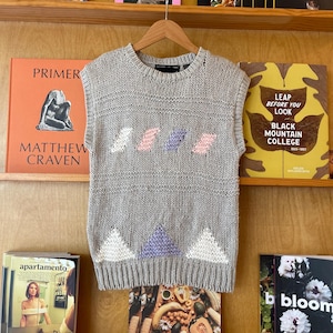 Vintage 80’s Hand Knit textured pattern striped sweater sleevless vest size M