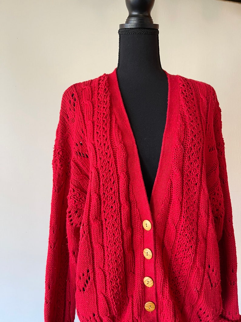 Vintage 90\u2019s Cable Knit Chunky Cardigan Red Cotton Classic size M Hunters Run Wooden Buttons