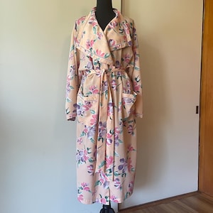 Vintage 90’s Victoria’s Secret Gold Label Peach Floral Long Robe size M/L with Pockets