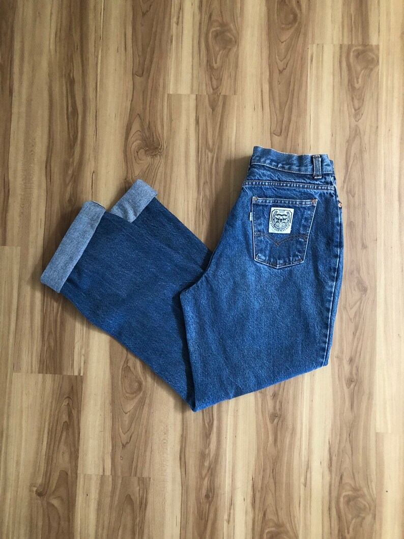 levi's white tab