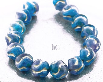 Love Knot Czech Beads - 15pcs Pressed Czech Glass Beads - CLOUDY CAPRI with SILVER Wash * 8x8mm