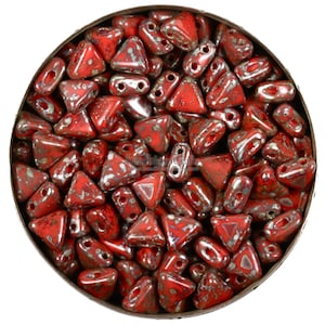 10 g de perles tchèques KHEOPS Perles® par Puca® - Perles 2 trous - PICASSO rouge corail opaque - 6 mm - perles triangulaires - env. 70 pièces
