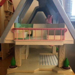 Little tikes dollhouse blue roof -sale !!