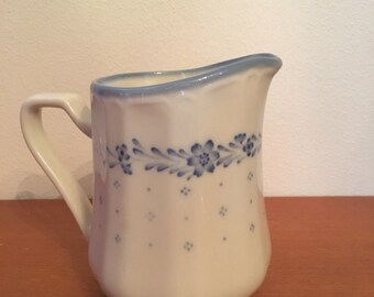 Vtg Arcadia Creamer  Blue