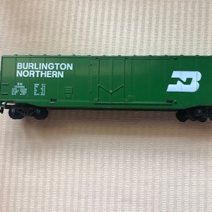 Life like HO scale  train box car Burlington Northern 8437