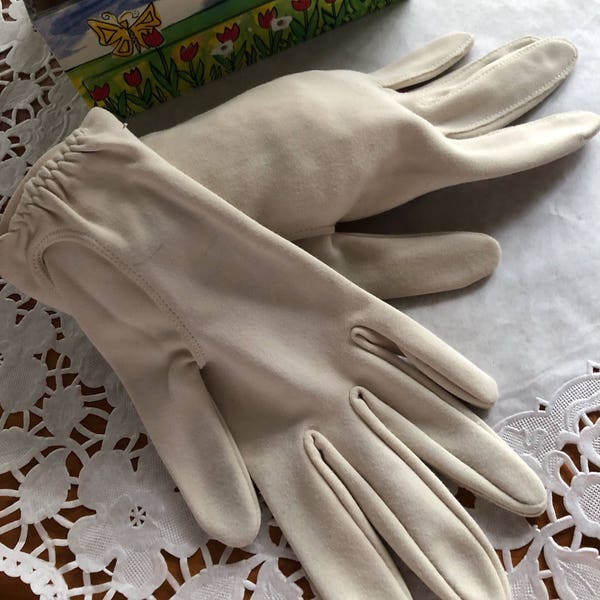 Vintage Airloom  dress gloves by Hansen