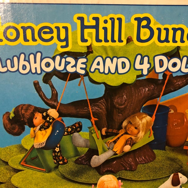 Honey Hill Bunch clubhouse and dolls