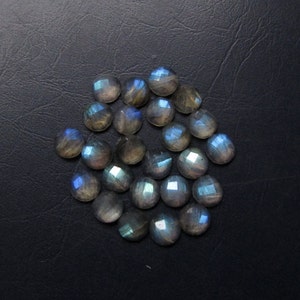 10 Cabochões de Labradorita AAA: Pedras Preciosas Redondas de 6 mm com Lapidação Quadriculada