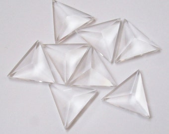 Cabujón de pirámide triangular de cuarzo transparente (16 mm)