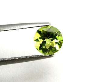 7mm Peridot Faceted Round Loose Gemstone, Green Peridot Round Faceted AAA Quality gemstone, Peridot Round Faceted Loose Gemstone