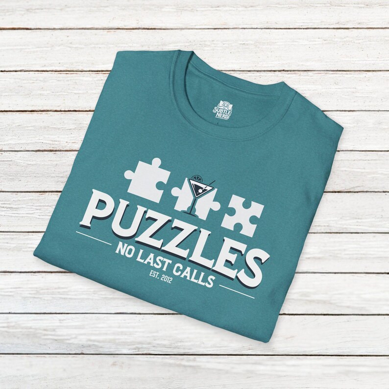 Camiseta Puzzles Bar: inspirada en Cómo conocí a vuestra madre, 100% algodón. imagen 6