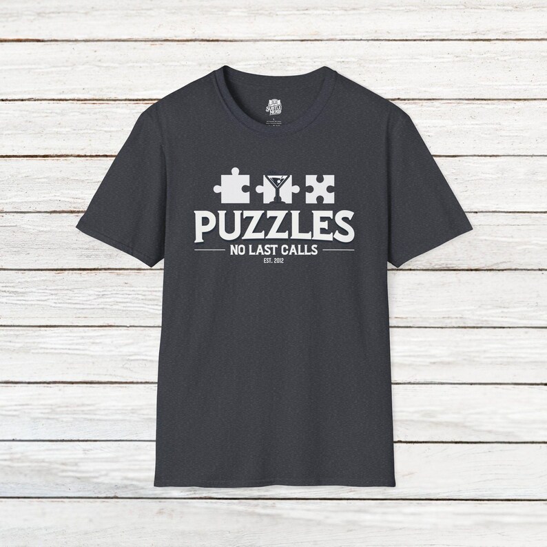 Camiseta Puzzles Bar: inspirada en Cómo conocí a vuestra madre, 100% algodón. imagen 4