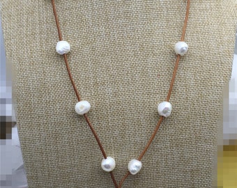 Freshwater Pearl and Leather Lariat Necklace, Light Brwon Leather Pearl necklace, Leather baroque pearl necklace,Le1-034