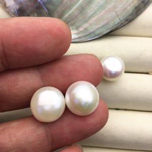 Selten!Eine 13-14 mm sehr große weiße runde Perlenohrstecker, Süßwasserperle Ohrringe, Hochzeit, SE1-069-28