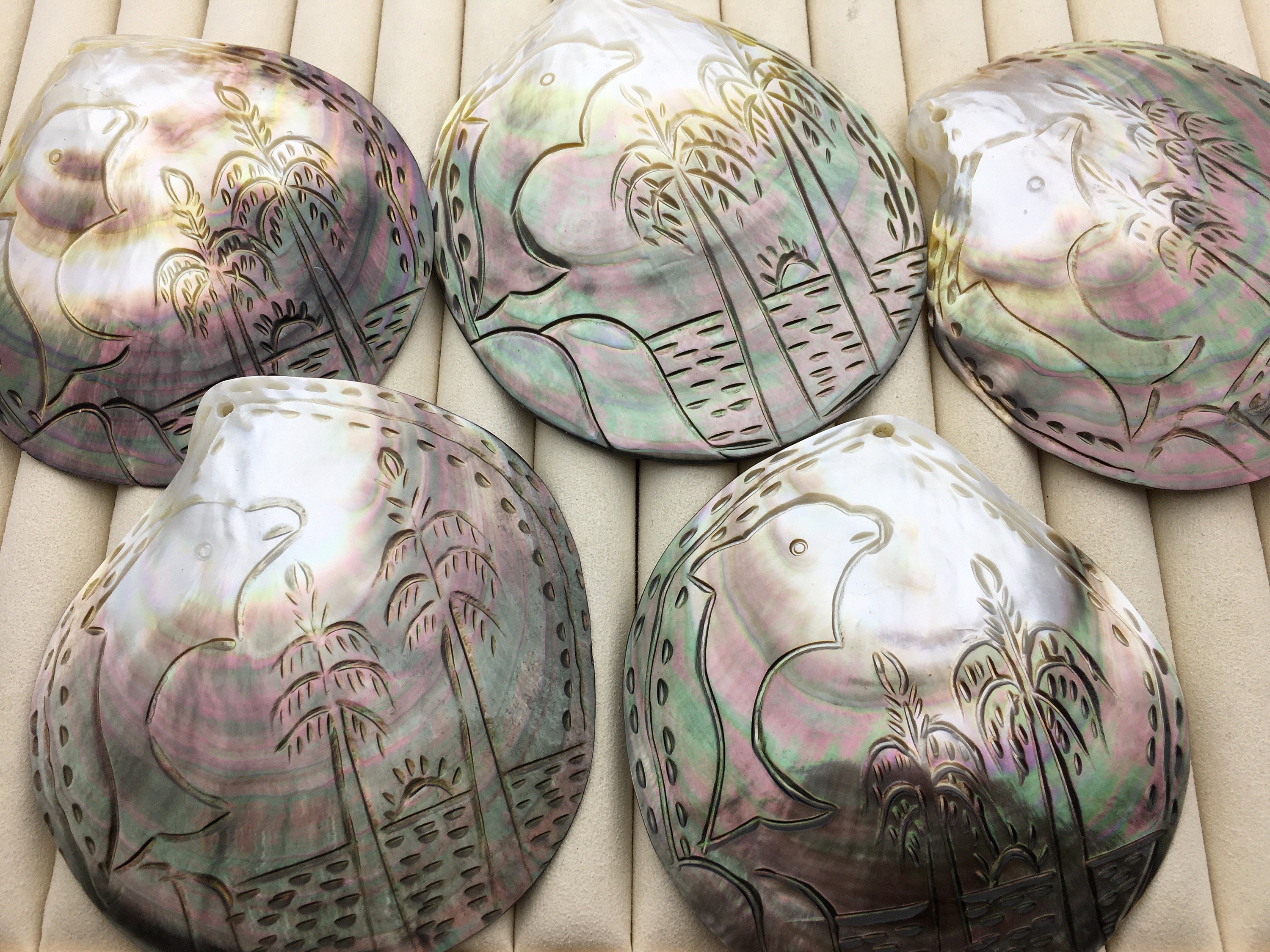 AAA 10cm Carved Tahitian Blacklip Mother of Pearl Shell