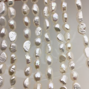 Hög glans! AA+ 7,4-8,5 mm vita långa nuggetformade sötvattenspärlor, vit odlad sötvattensbarockpärlsträng, LM8-2A-4