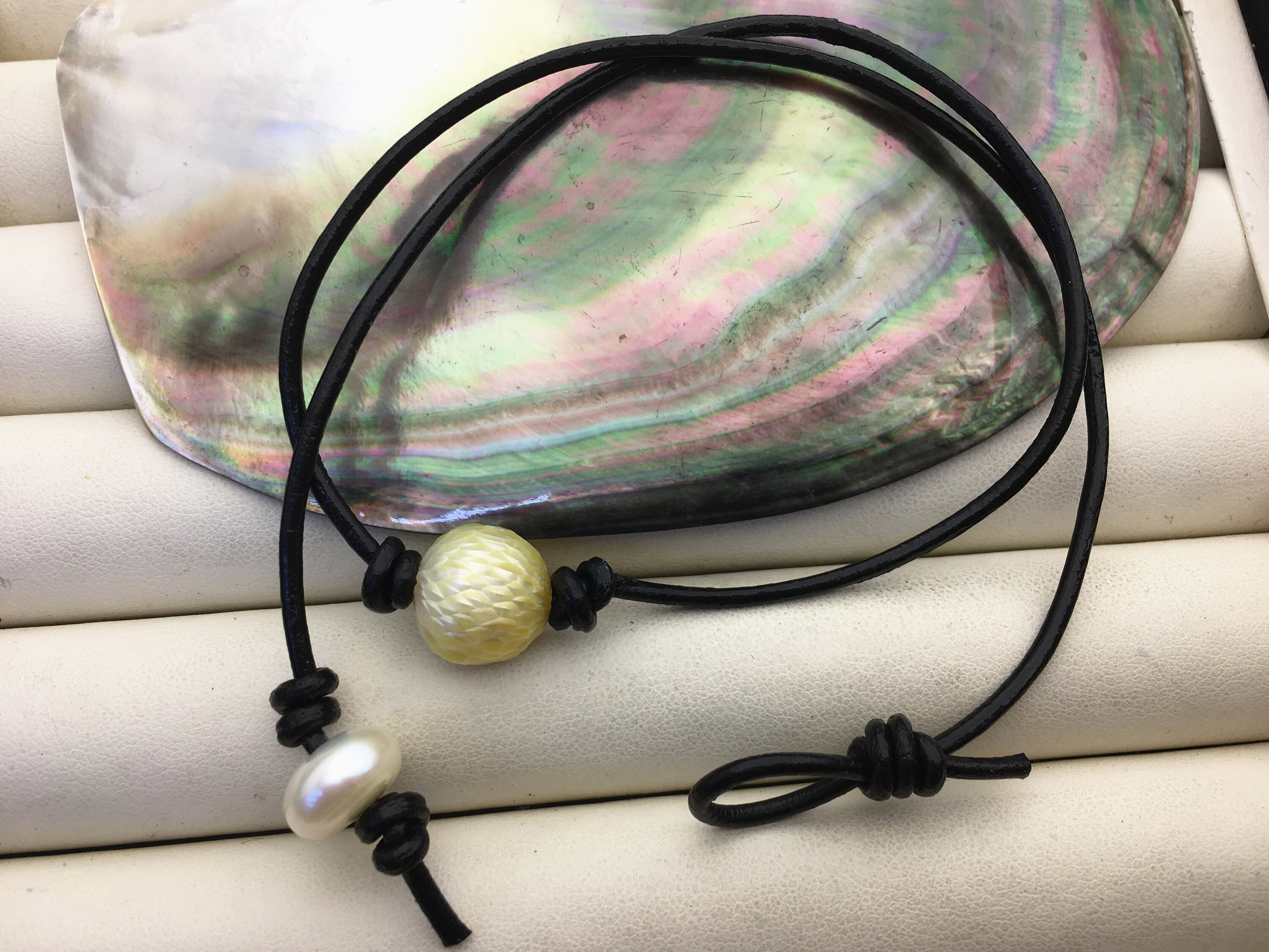 COLLIER RAS DE COU EN PERLE DES MERS DU SUD DORÉE ET PERLE D'EAU DOUCE - ARGENT FIN - MARQUE ROSEMIMOSA - NEUF AVEC ÉTIQUETTES