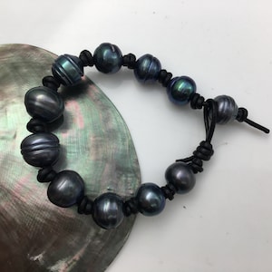 Metallic Blue Button pearl bracelet,Leather Pearls Bracelet, Handmade Cuff,Black Pearls on Brown Leather,Black leather bracelet,Le7-098